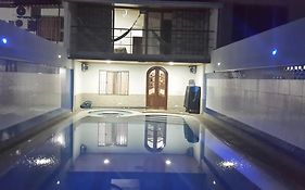 Casa con Piscina Privada y Jacuzzi